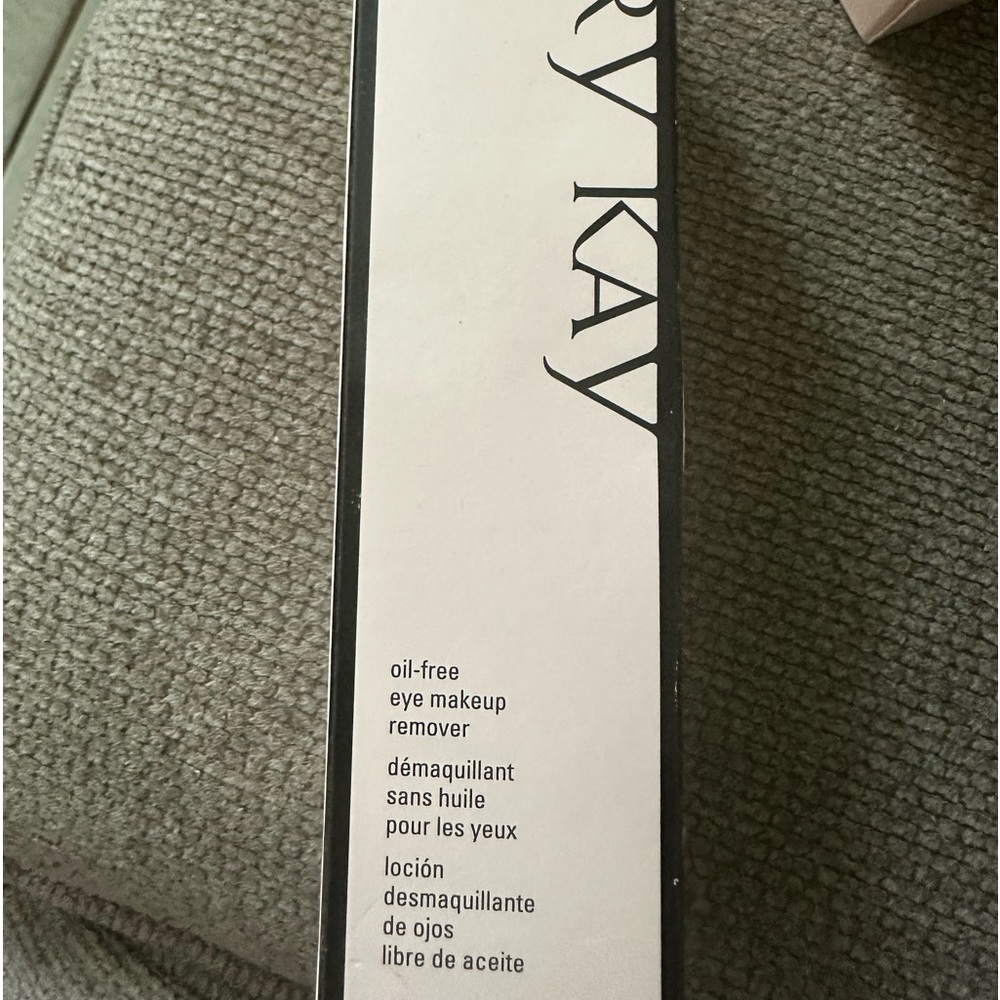 Oil makeup remover